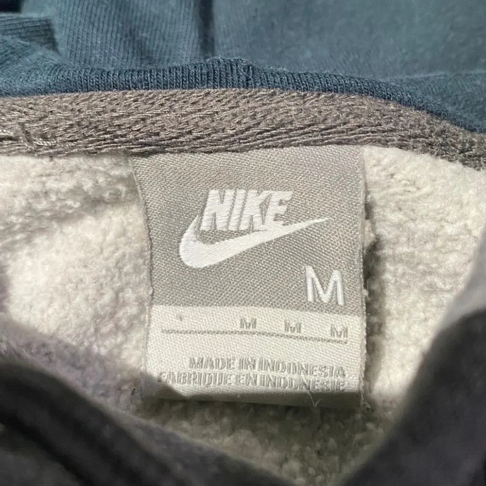 Vintage Y2K Nike Mini Swoosh Pullover Hoodie Size M Gray cropped faded Men's Tra